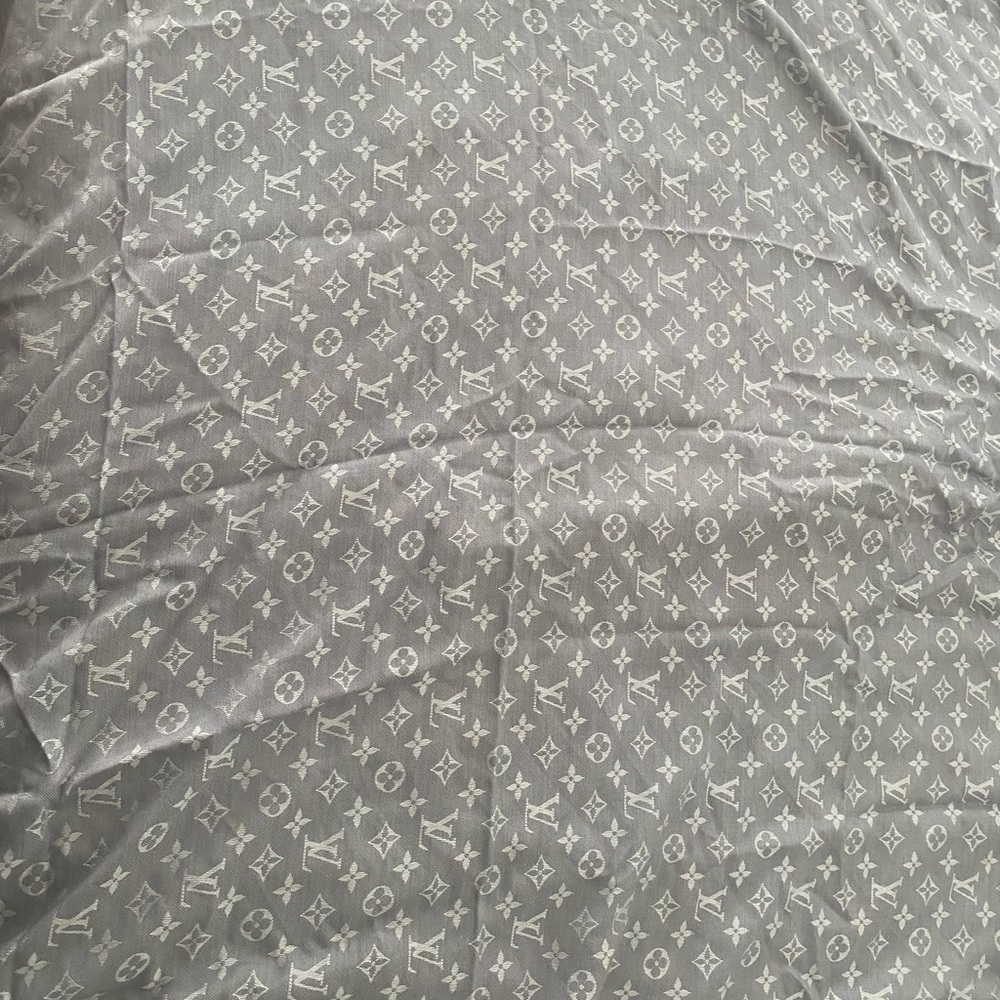 Louis Vuitton monogram shawl (scarf) - Picture 3 of 8